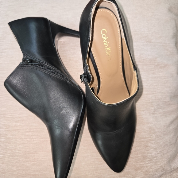 Calvin Klein Black Heeled Shoes Elegant Design - Picture 2 of 6
